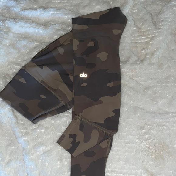 Alo vapor camo- high waist performance leggings - Picture 2 of 5